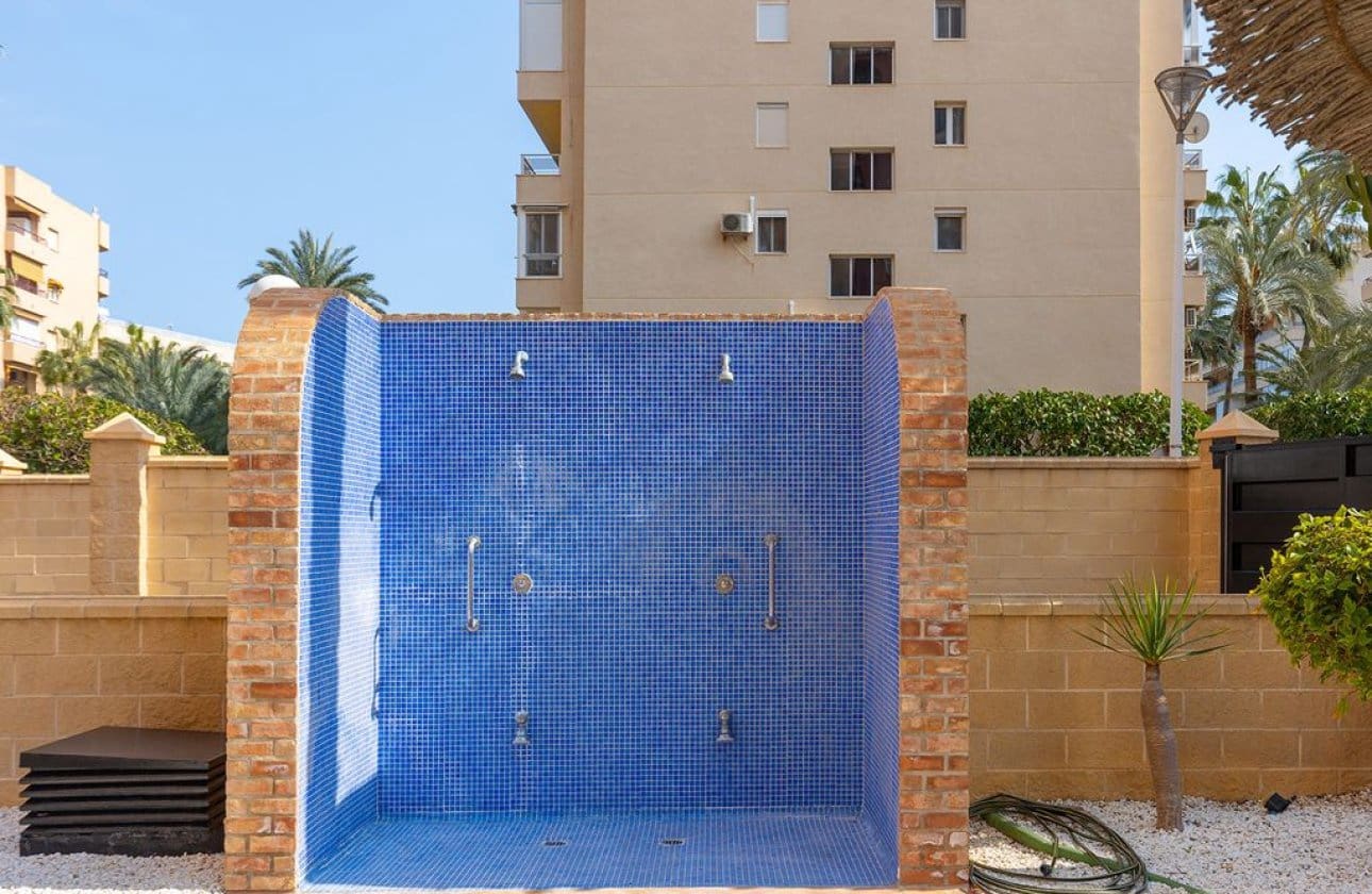 Apartamento Playa de 2 habitaciones en Torrevieja en venta con piscina - 249.000 € (Ref: 9739130)