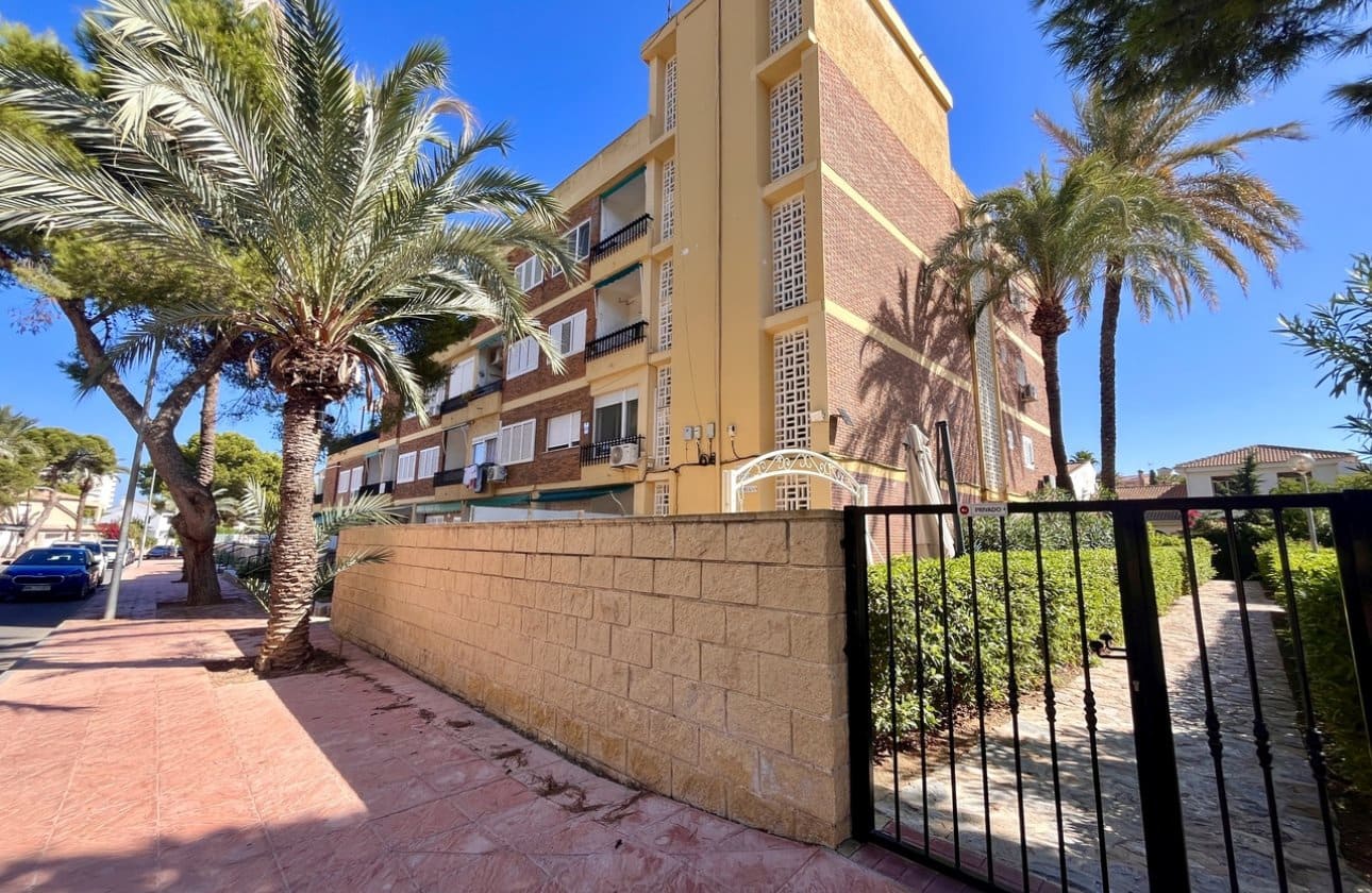 1 bedroom Beach Apartment for sale in La Zenia - € 150,000 (Ref: 9739131)