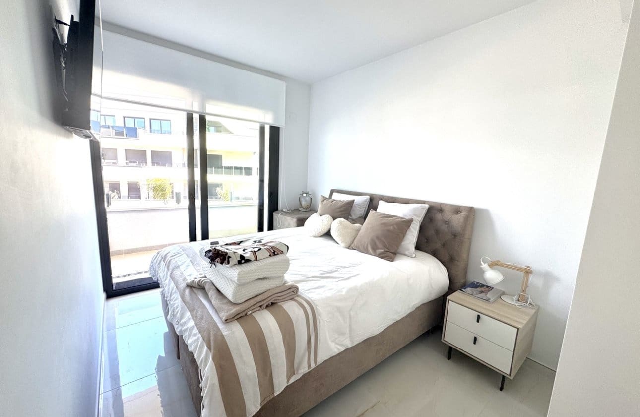 3 bedroom Beach Apartment for sale in Playa Flamenca with pool - € 450,000 (Ref: 9739133)