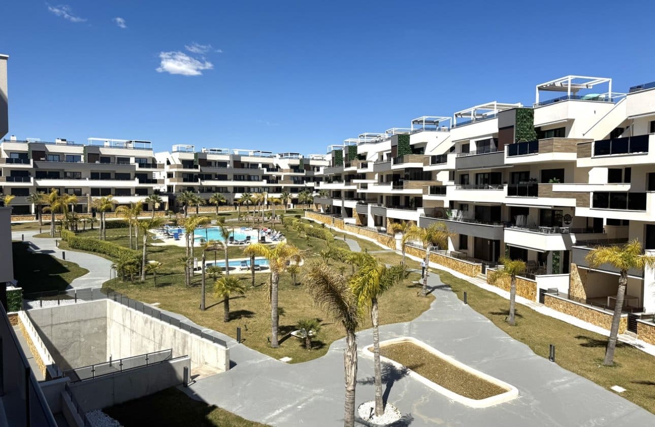 3 bedroom Beach Apartment for sale in Playa Flamenca with pool - € 450,000 (Ref: 9739133)
