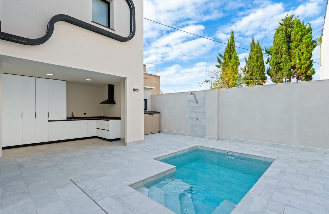 4 soverom Kjedet enebolig til salgs i Torre de la Horadada med svømmebasseng - € 698 000 (Ref: 9739134)