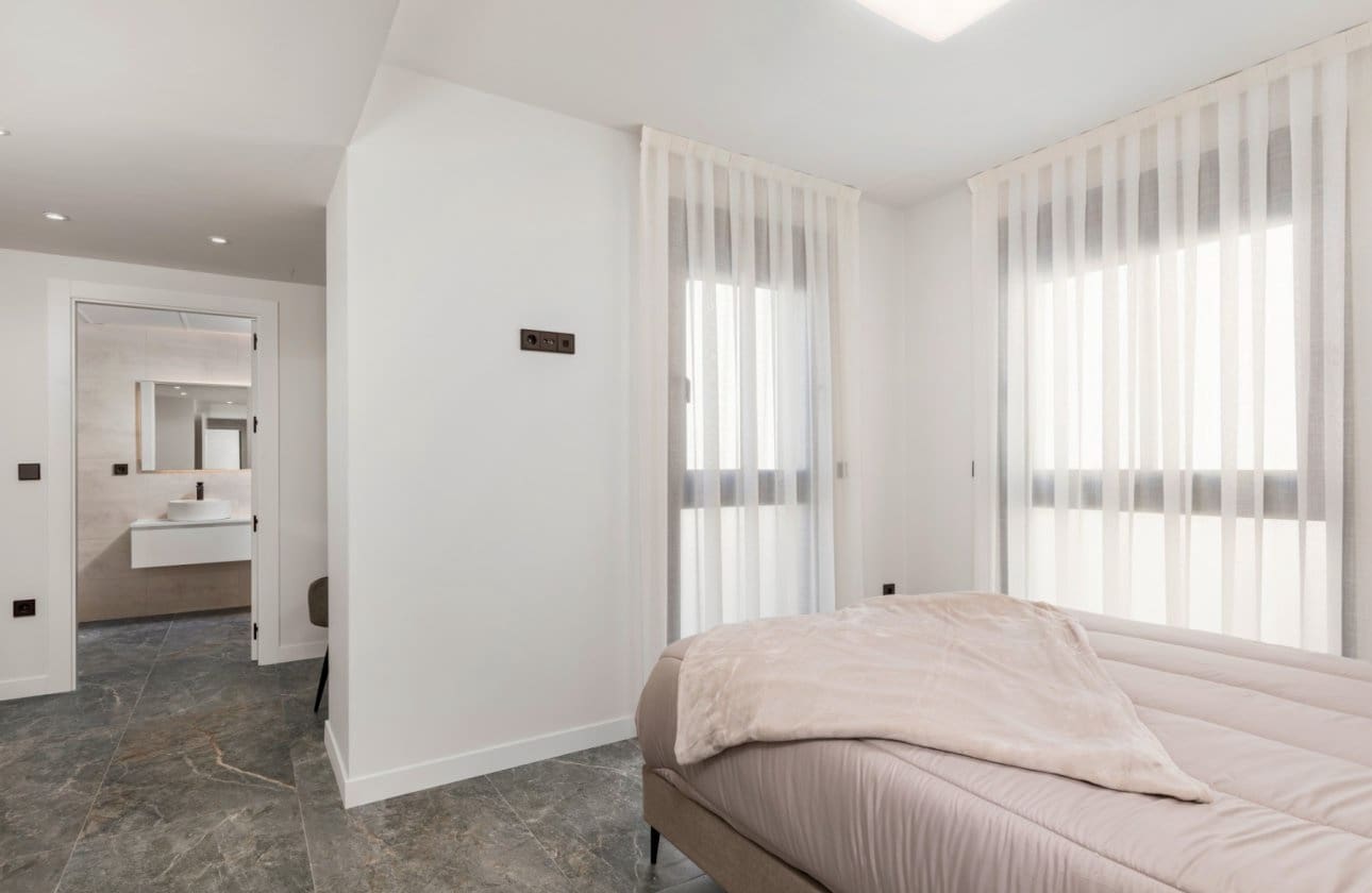 4 soverom Kjedet enebolig til salgs i Torre de la Horadada med svømmebasseng - € 698 000 (Ref: 9739134)