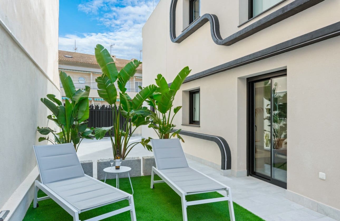 4 soverom Kjedet enebolig til salgs i Torre de la Horadada med svømmebasseng - € 698 000 (Ref: 9739134)