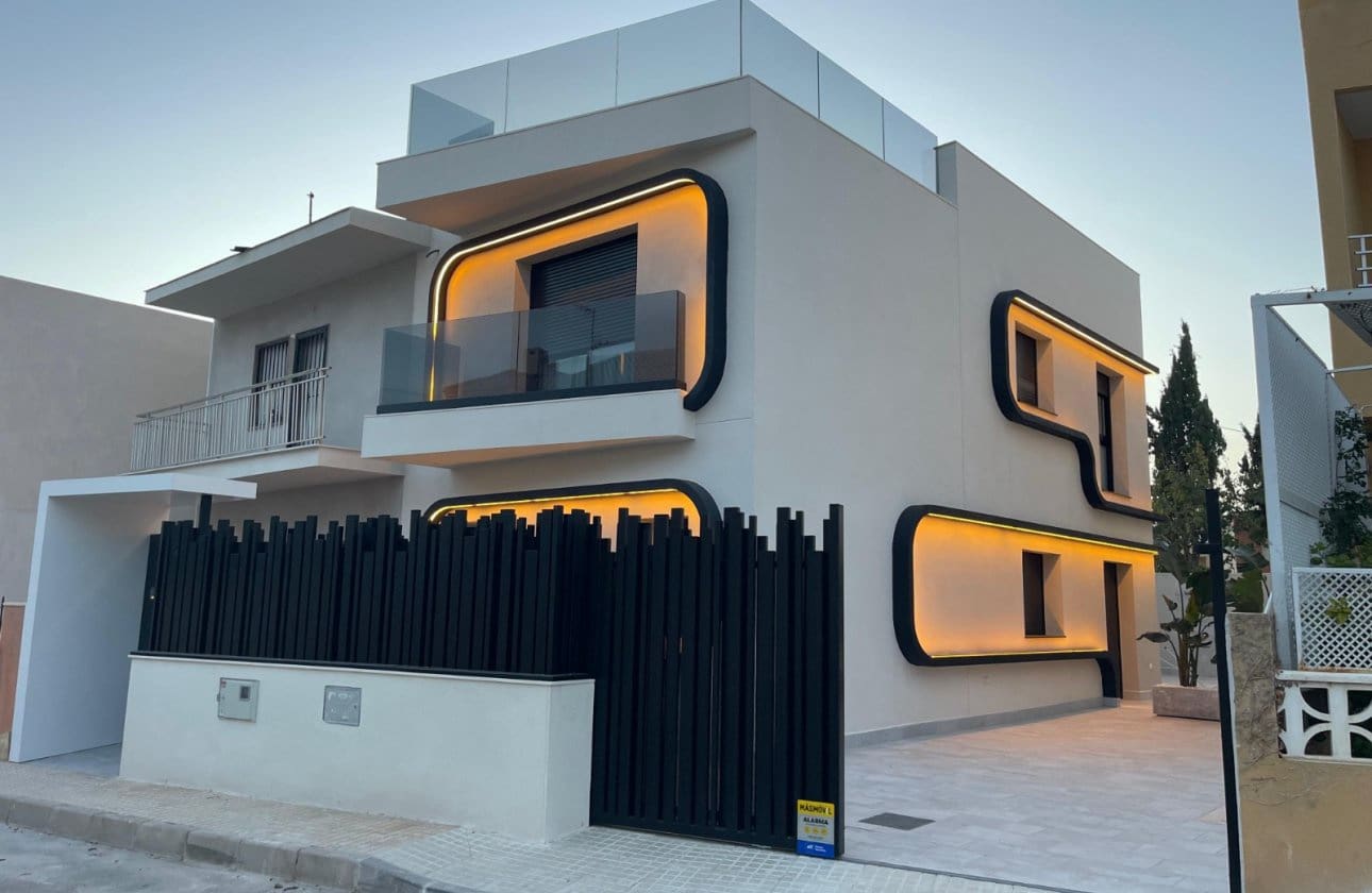 4 soverom Kjedet enebolig til salgs i Torre de la Horadada med svømmebasseng - € 698 000 (Ref: 9739134)