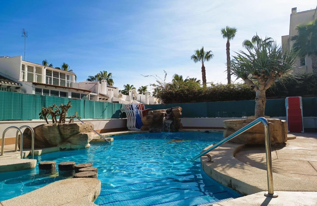 2 soveværelse Penthouse til salg i Cabo Roig med swimmingpool - € 219.000 (Ref: 9752318)