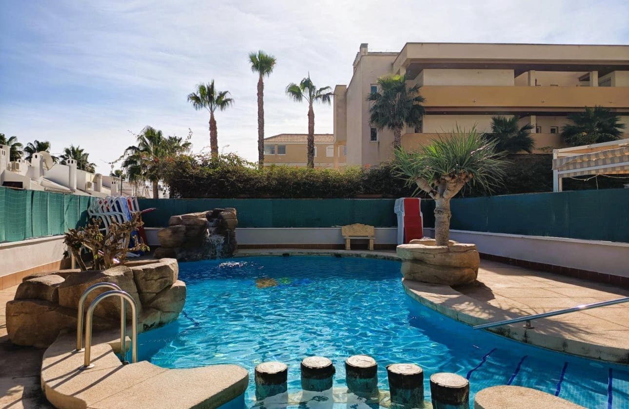 2 soveværelse Penthouse til salg i Cabo Roig med swimmingpool - € 219.000 (Ref: 9752318)