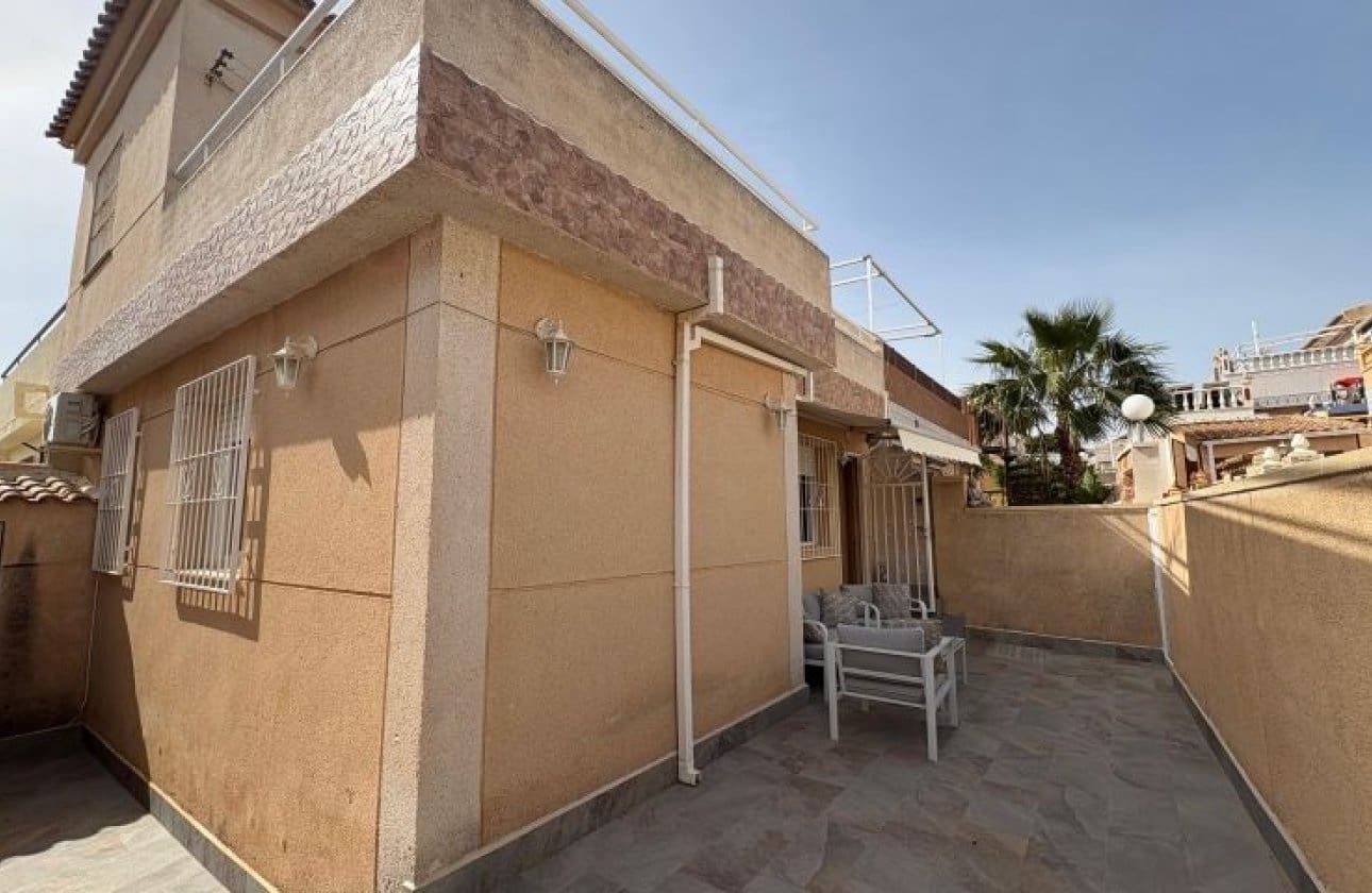 3 makuuhuone Omakotitalo myytävänä paikassa Torrevieja - 198 995 € (Ref: 9752319)