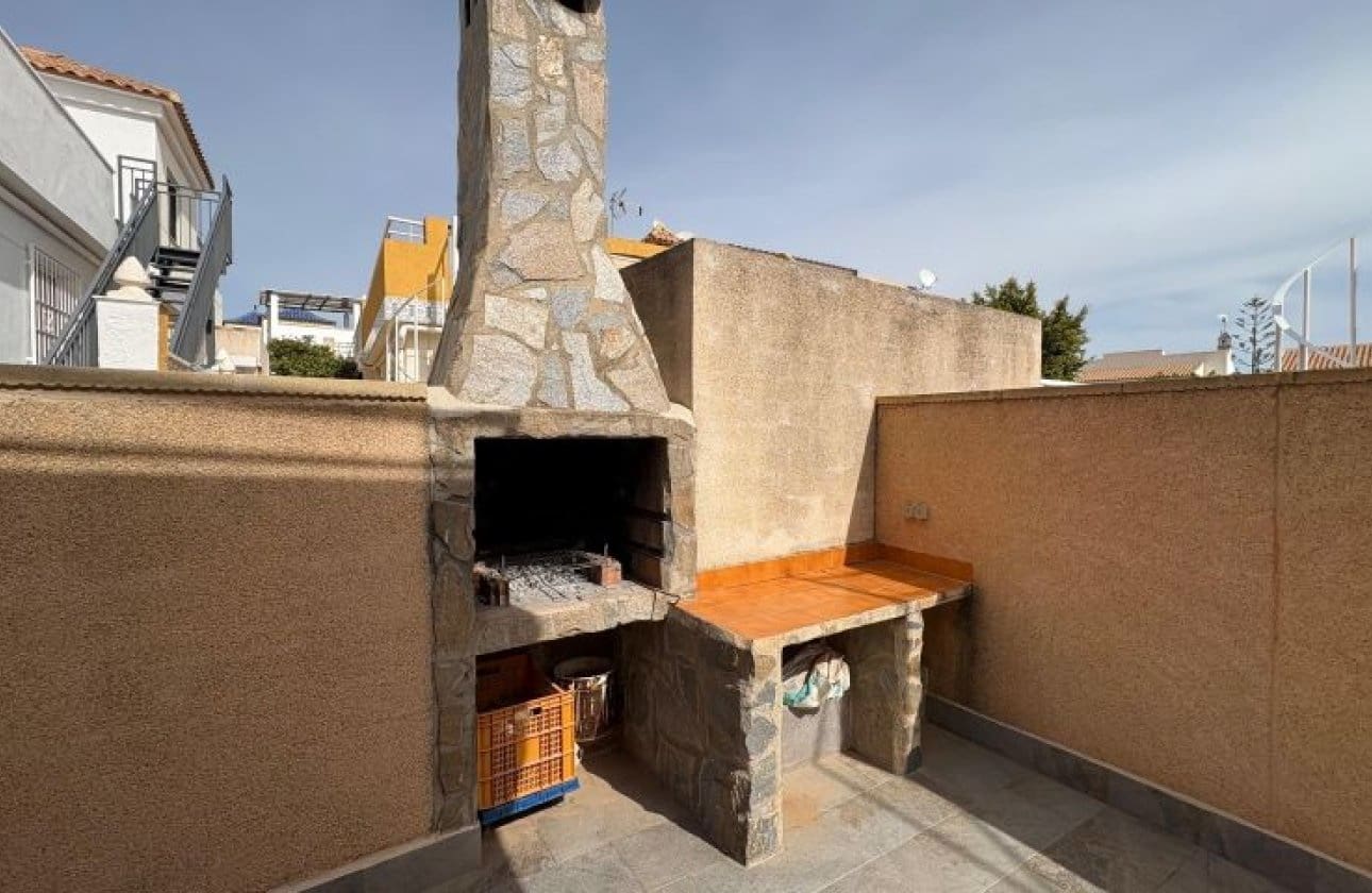 3 makuuhuone Omakotitalo myytävänä paikassa Torrevieja - 198 995 € (Ref: 9752319)