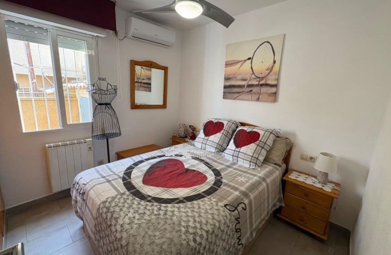 3 makuuhuone Omakotitalo myytävänä paikassa Torrevieja - 198 995 € (Ref: 9752319)