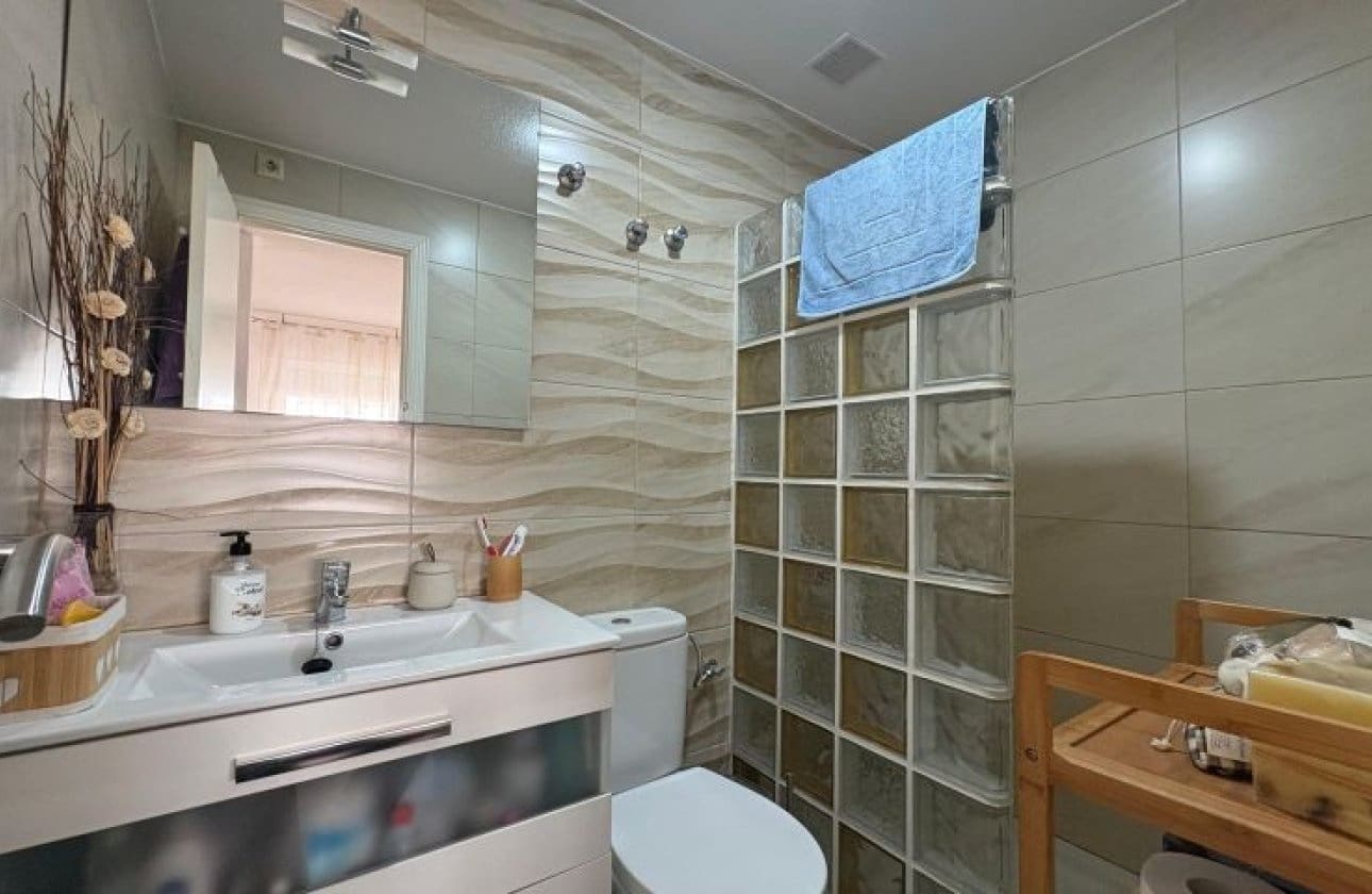 3 makuuhuone Omakotitalo myytävänä paikassa Torrevieja - 198 995 € (Ref: 9752319)