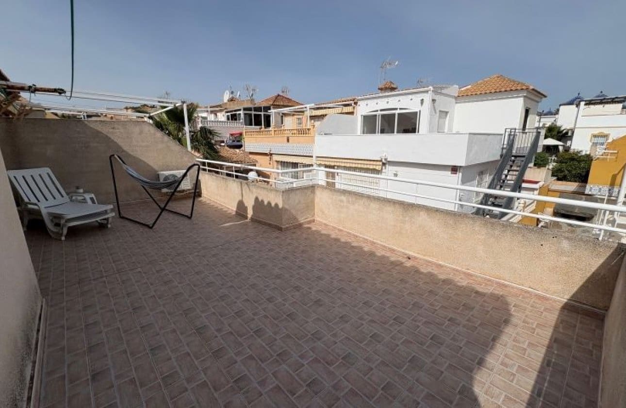 3 makuuhuone Omakotitalo myytävänä paikassa Torrevieja - 198 995 € (Ref: 9752319)