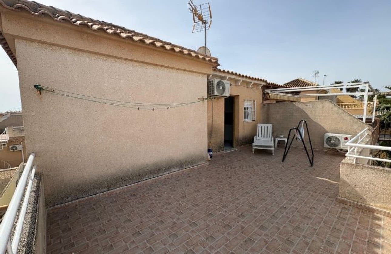 3 makuuhuone Omakotitalo myytävänä paikassa Torrevieja - 198 995 € (Ref: 9752319)