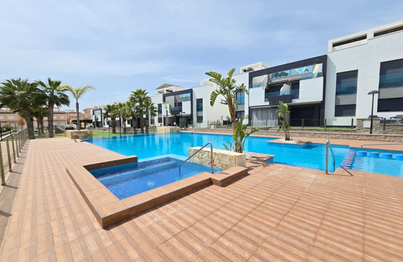2 soveværelse Lejlighed til salg i Orihuela Costa med swimmingpool - € 259.900 (Ref: 9752324)