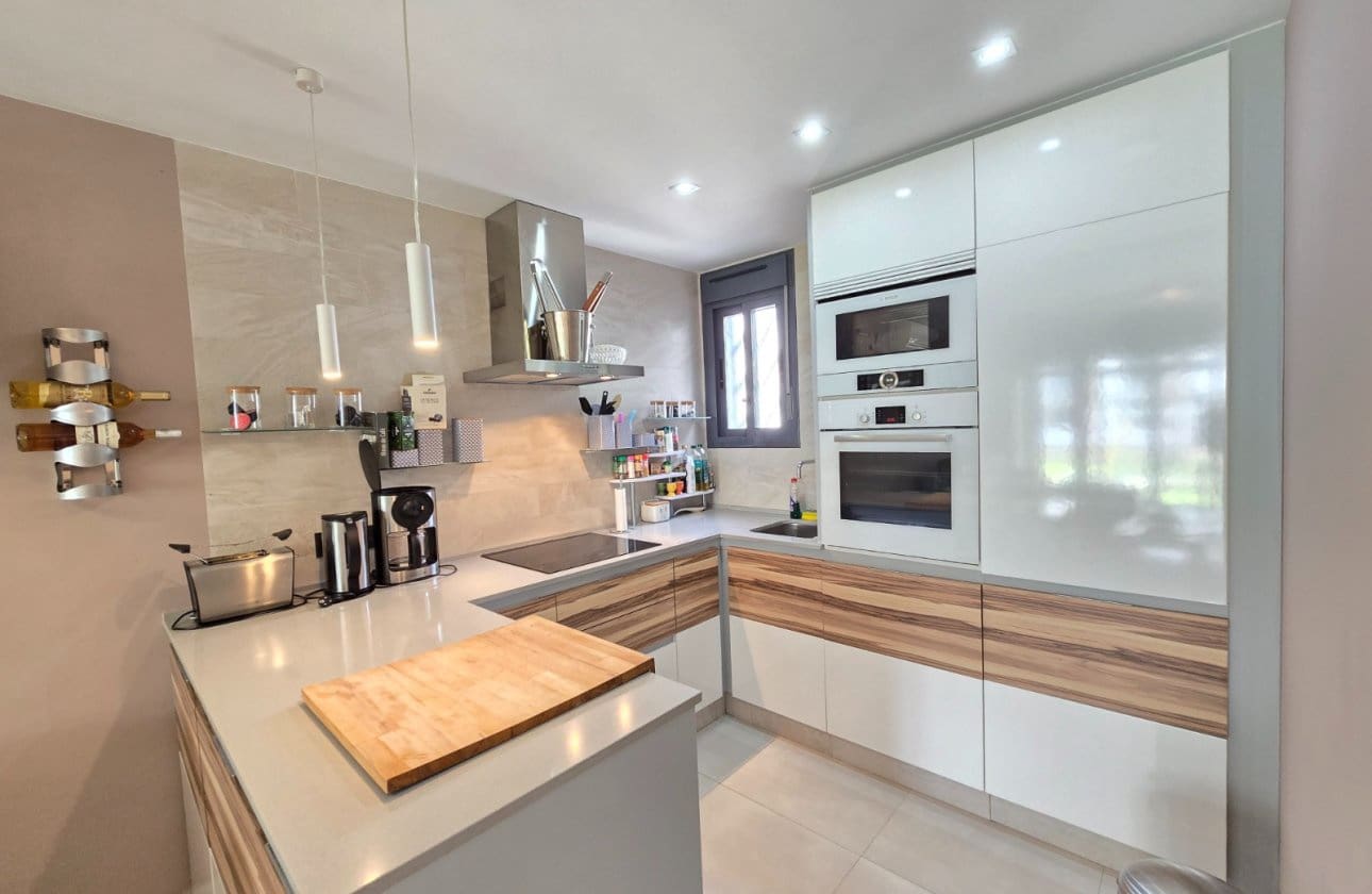 2 soveværelse Lejlighed til salg i Orihuela Costa med swimmingpool - € 259.900 (Ref: 9752324)