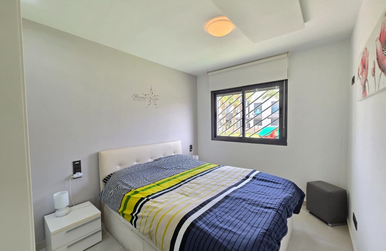 2 soveværelse Lejlighed til salg i Orihuela Costa med swimmingpool - € 259.900 (Ref: 9752324)