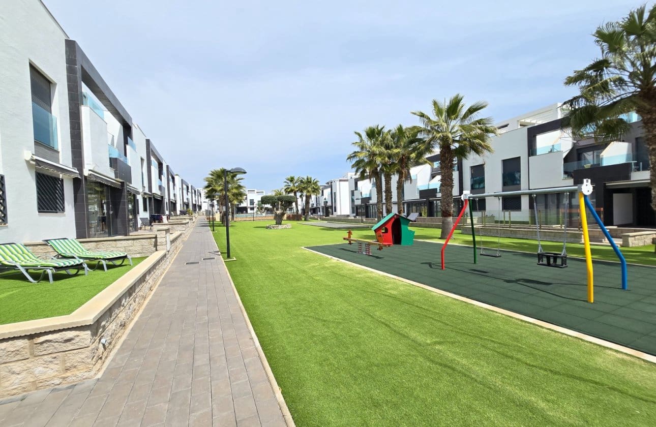 2 soveværelse Lejlighed til salg i Orihuela Costa med swimmingpool - € 259.900 (Ref: 9752324)