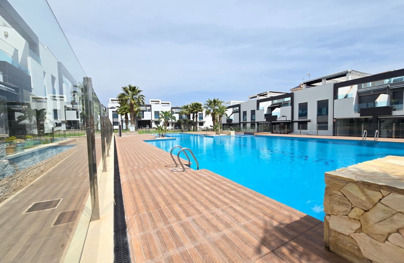 2 soveværelse Lejlighed til salg i Orihuela Costa med swimmingpool - € 259.900 (Ref: 9752324)