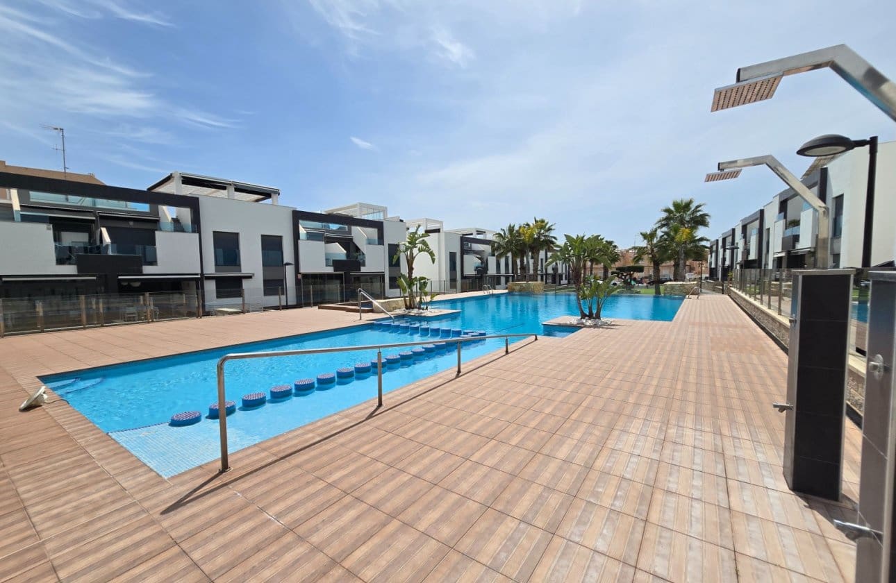 2 soveværelse Lejlighed til salg i Orihuela Costa med swimmingpool - € 259.900 (Ref: 9752324)