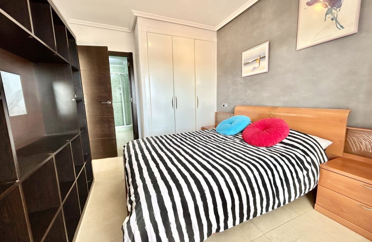 2 slaapkamer Appartement te koop in Villamartin met zwembad - € 190.000 (Ref: 9752325)