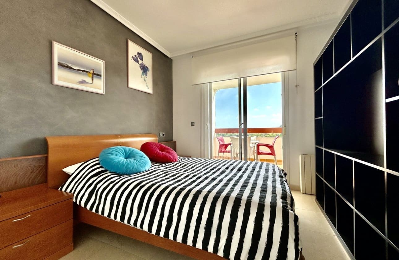 2 slaapkamer Appartement te koop in Villamartin met zwembad - € 190.000 (Ref: 9752325)