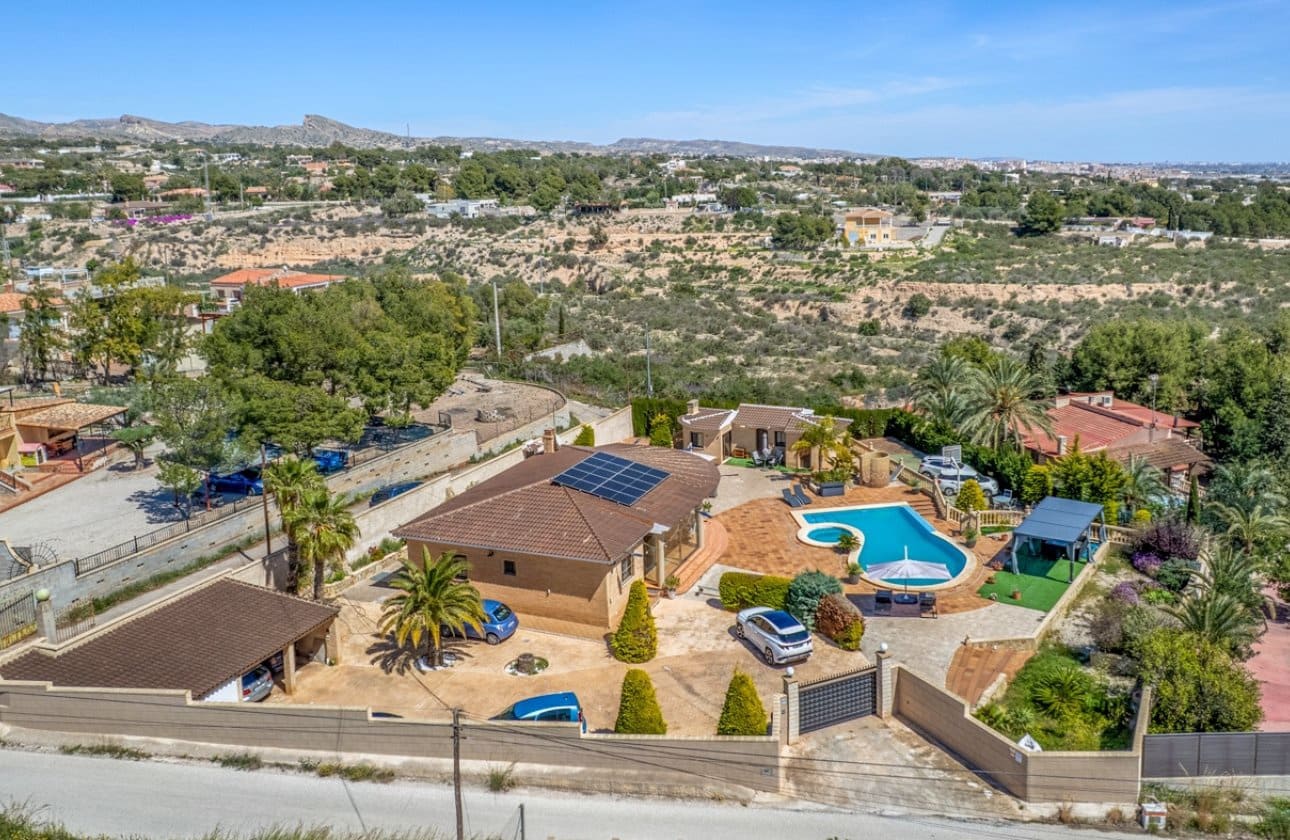 5 slaapkamer Villa te koop in Crevillente / Crevillent met zwembad - € 599.000 (Ref: 9756238)