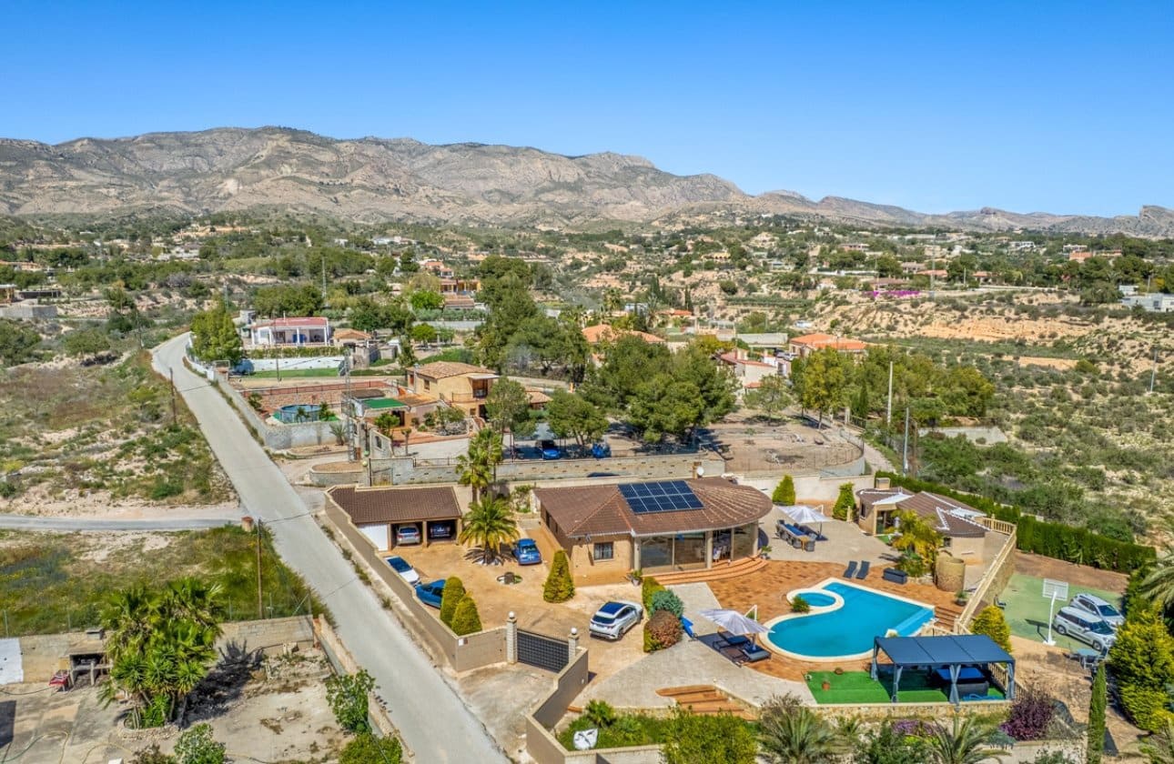 5 slaapkamer Villa te koop in Crevillente / Crevillent met zwembad - € 599.000 (Ref: 9756238)