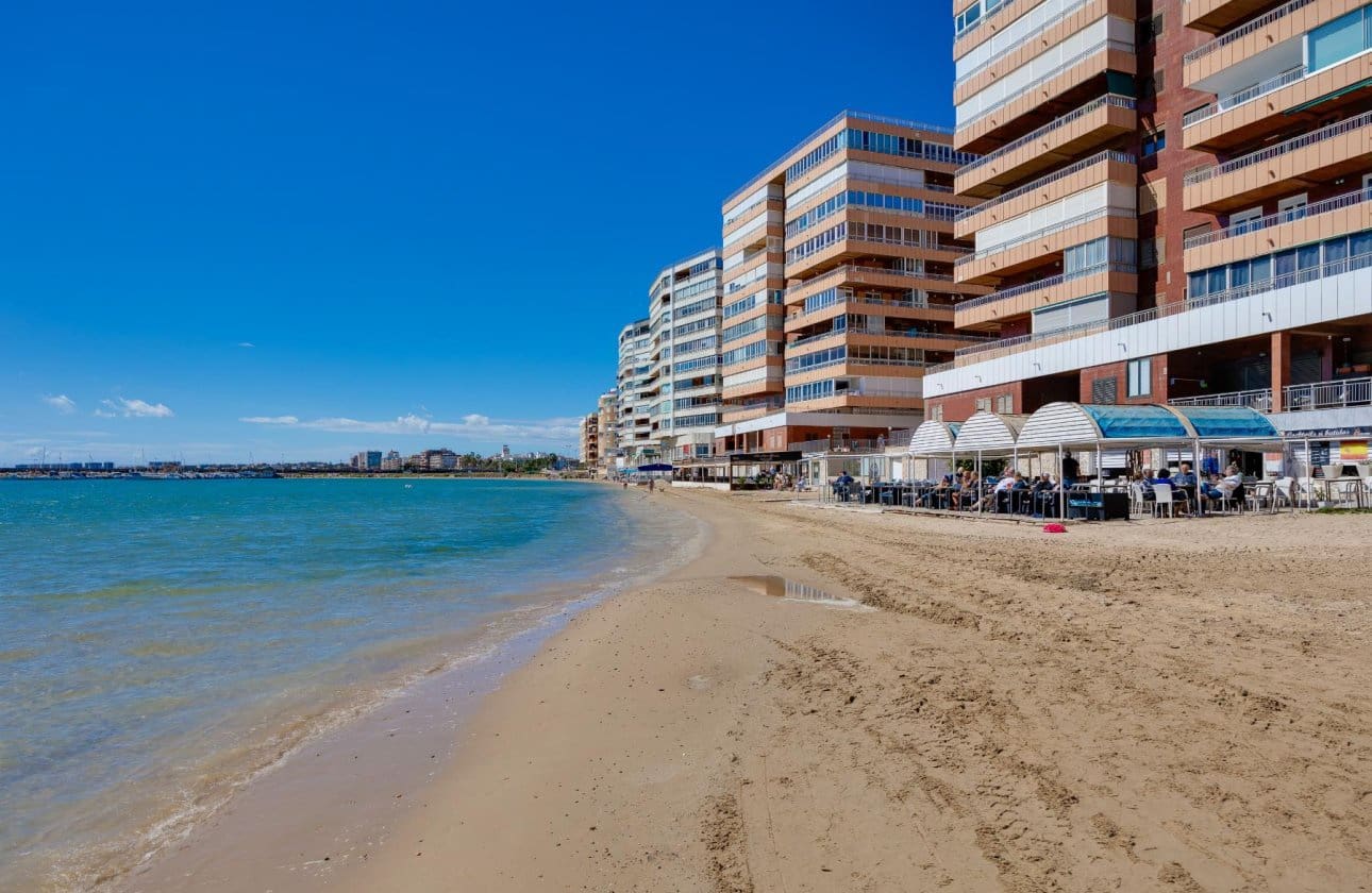3 sovrum Strandlägenhet till salu i Torrevieja med pool - 389 500 € (Ref: 9756240)
