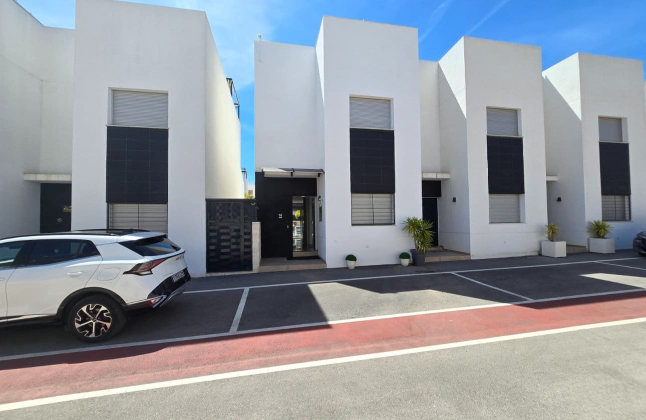 3 sypialnia Dom na sprzedaż w Ciudad Quesada z basenem - 359 900 € (Ref: 9783274)