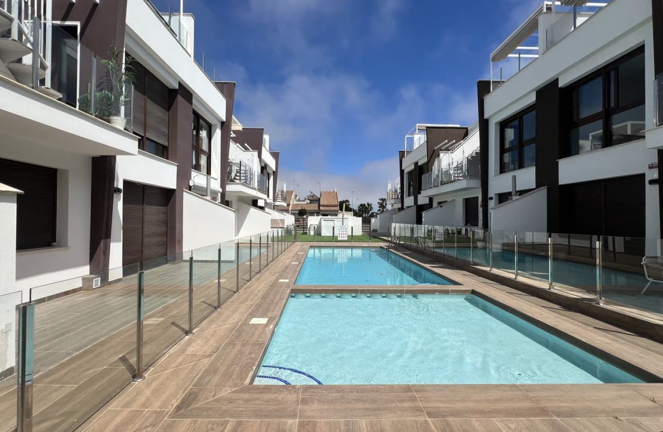 2 slaapkamer Strandappartement te koop in San Pedro del Pinatar met zwembad - € 234.000 (Ref: 9783275)