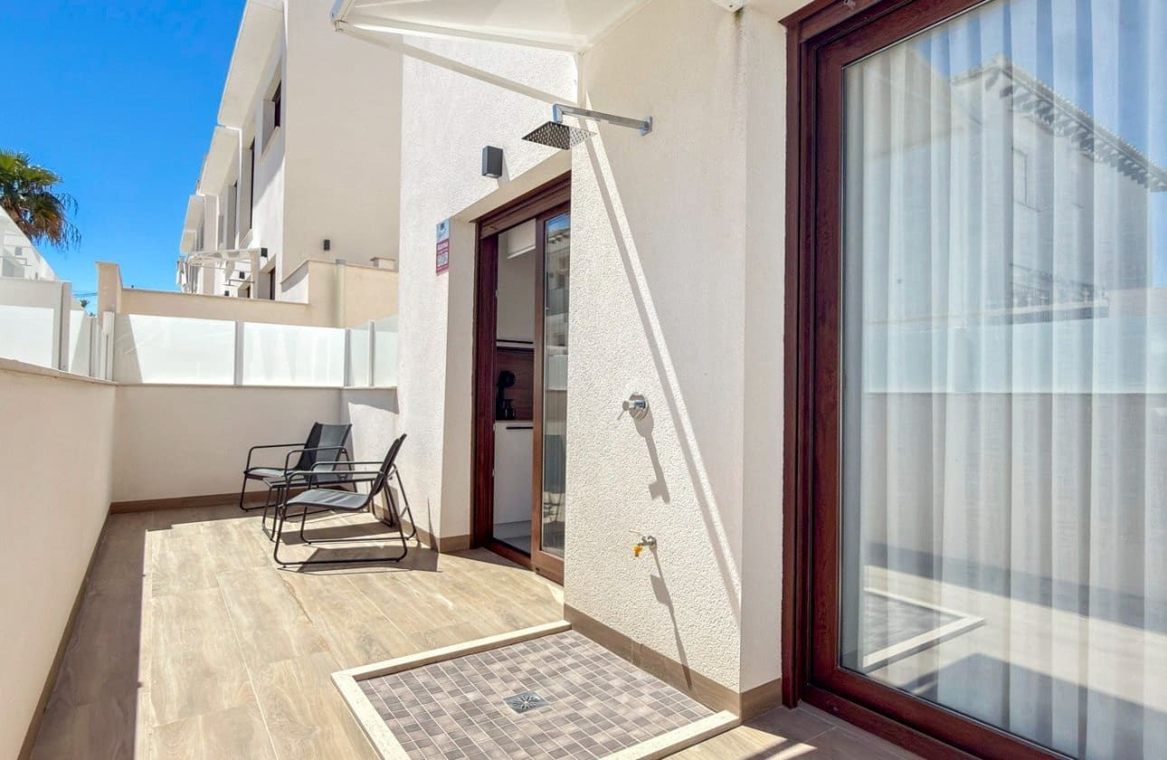 2 bedroom Apartment for sale in Los Balcones with pool - € 312,500 (Ref: 9783277)