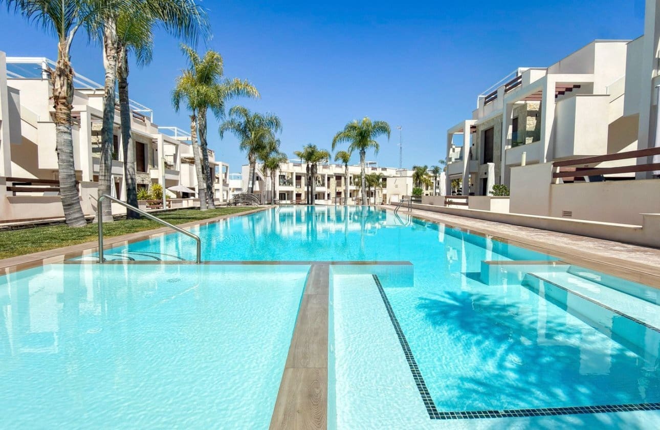 2 bedroom Apartment for sale in Los Balcones with pool - € 312,500 (Ref: 9783277)