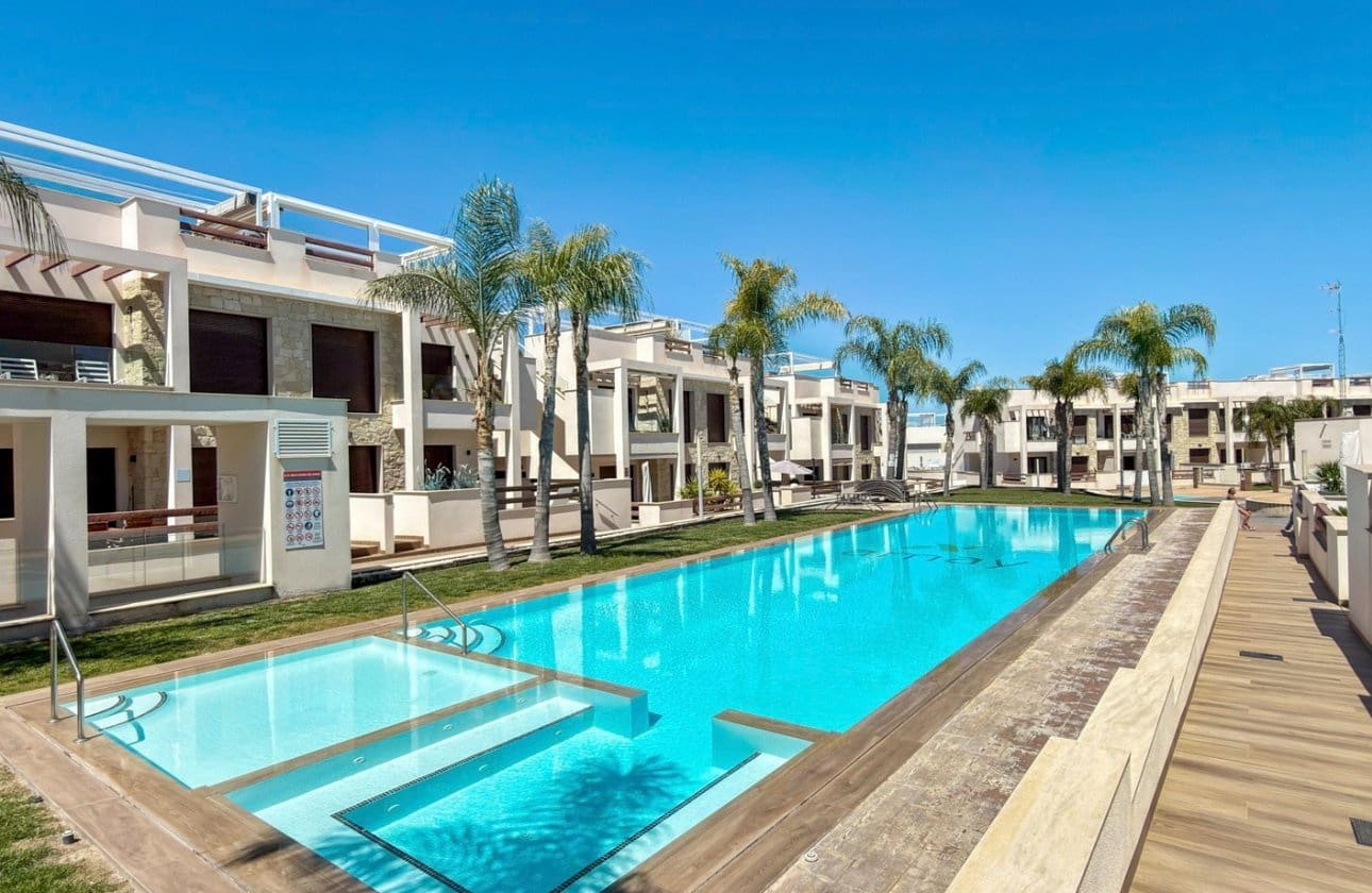 2 bedroom Apartment for sale in Los Balcones with pool - € 312,500 (Ref: 9783277)