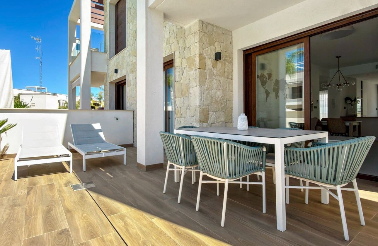 2 bedroom Apartment for sale in Los Balcones with pool - € 312,500 (Ref: 9783277)