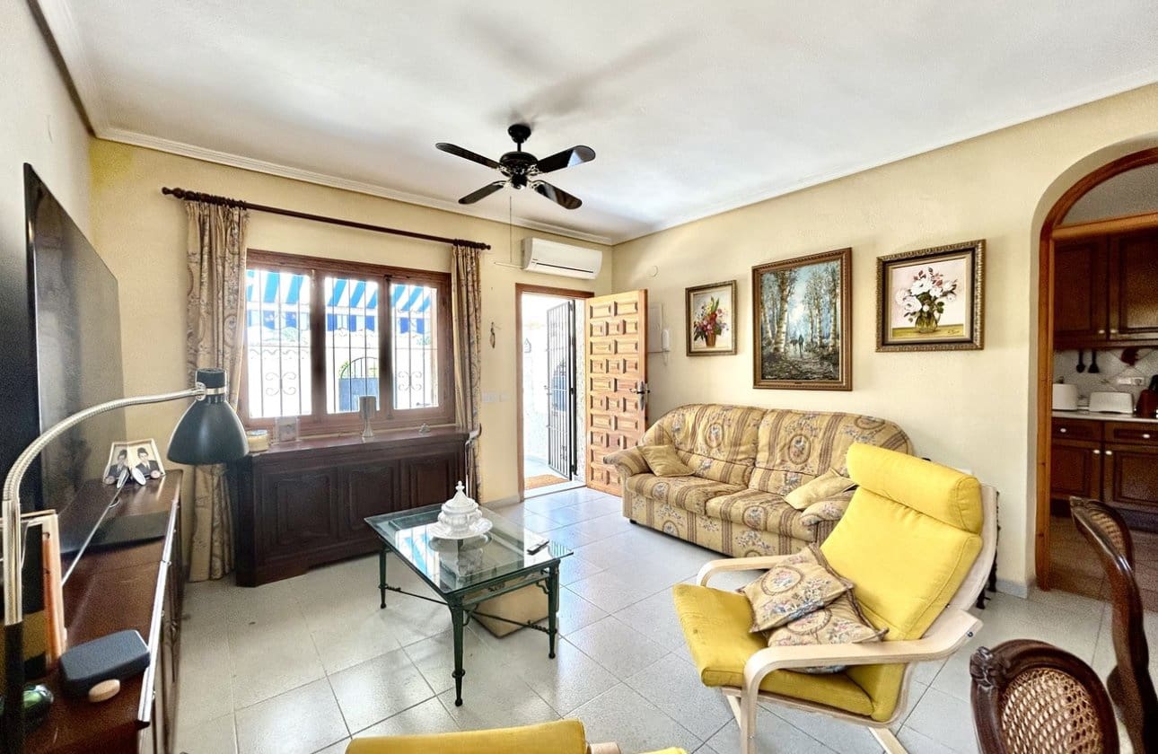 3 sovrum Villa till salu i La Zenia med pool - 630 000 € (Ref: 9799924)