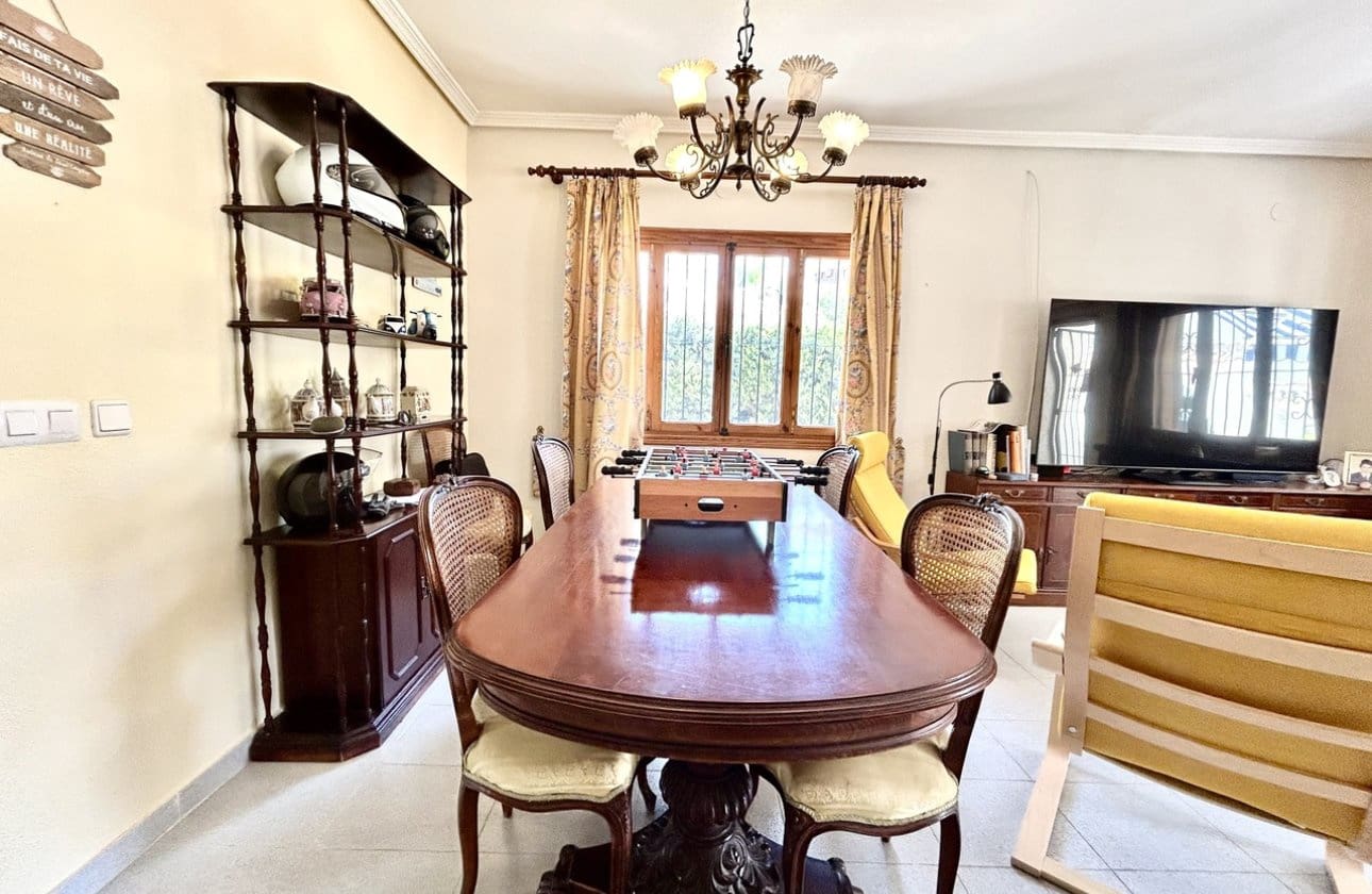 3 sovrum Villa till salu i La Zenia med pool - 630 000 € (Ref: 9799924)