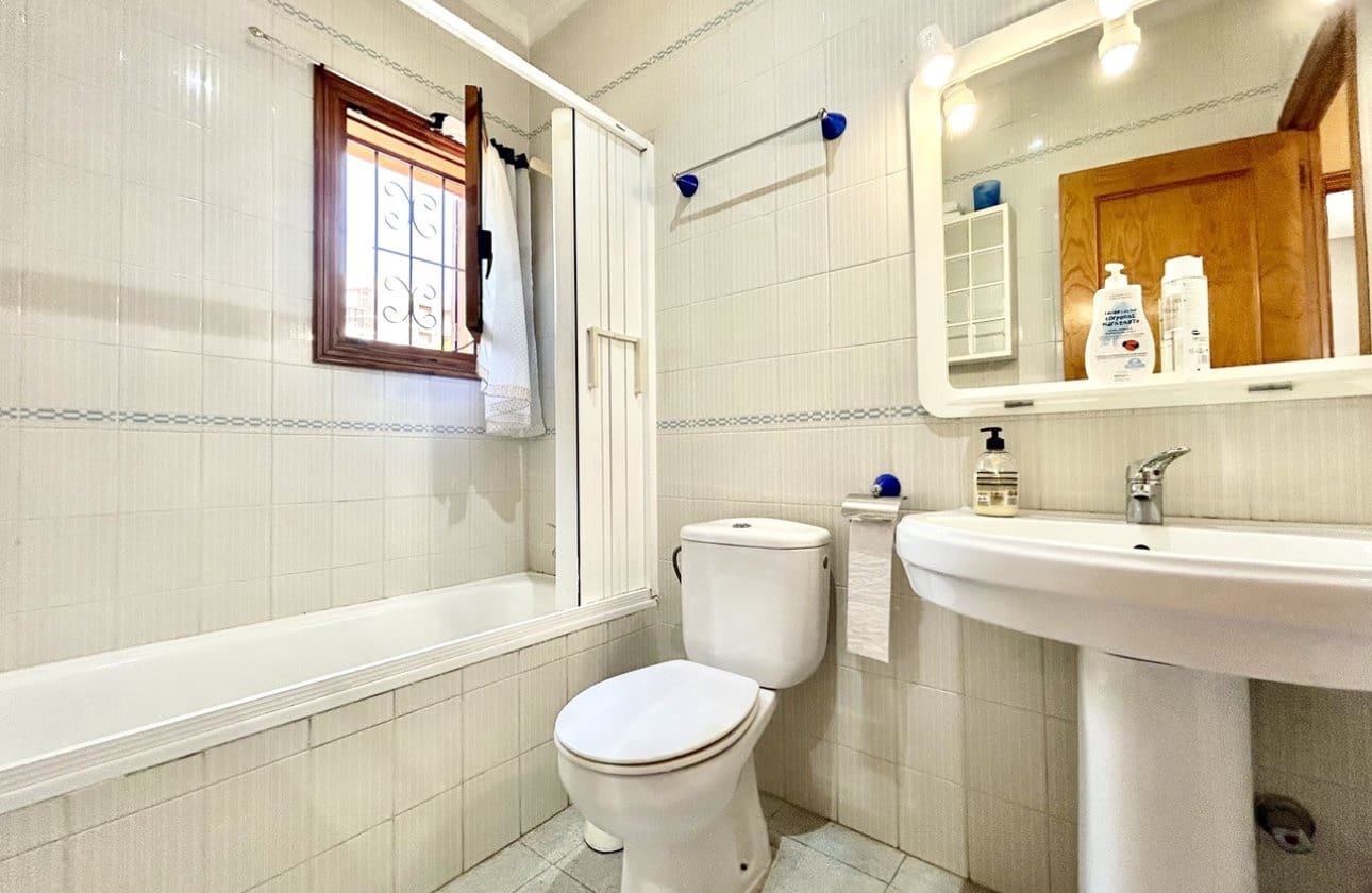 3 sovrum Villa till salu i La Zenia med pool - 630 000 € (Ref: 9799924)