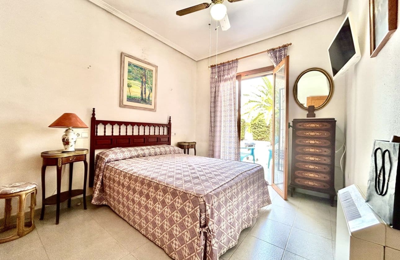 3 sovrum Villa till salu i La Zenia med pool - 630 000 € (Ref: 9799924)