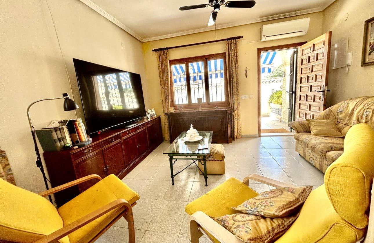 3 sovrum Villa till salu i La Zenia med pool - 630 000 € (Ref: 9799924)