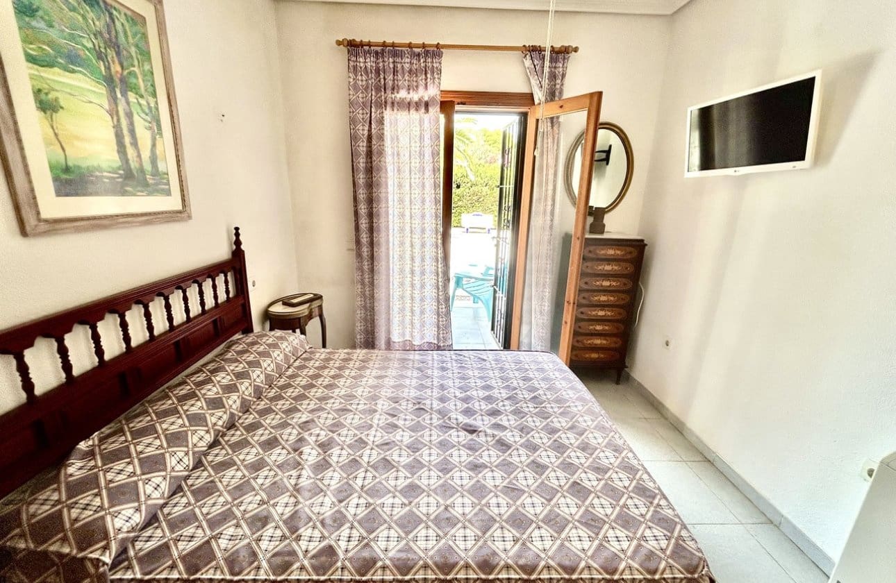 3 sovrum Villa till salu i La Zenia med pool - 630 000 € (Ref: 9799924)