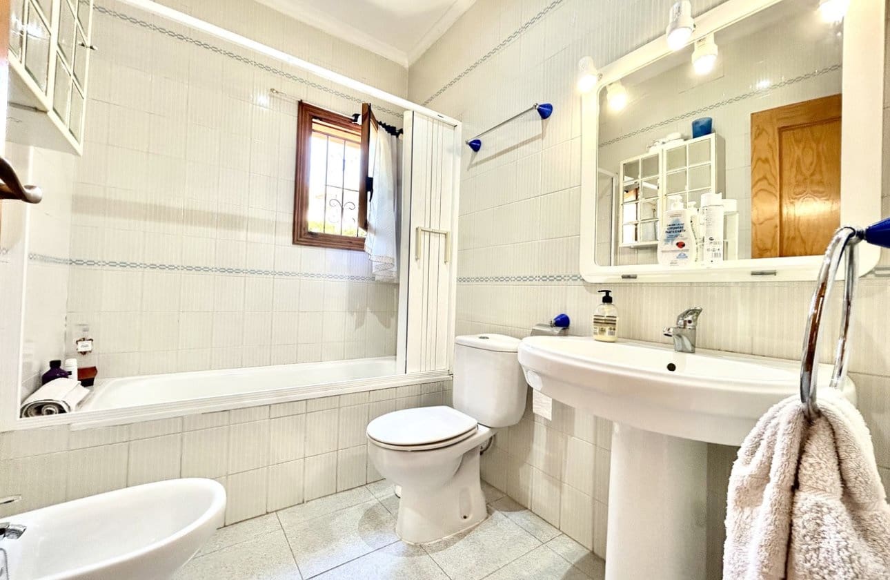 3 sovrum Villa till salu i La Zenia med pool - 630 000 € (Ref: 9799924)