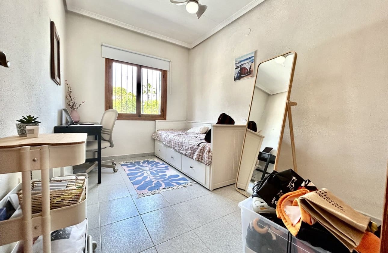 3 sovrum Villa till salu i La Zenia med pool - 630 000 € (Ref: 9799924)