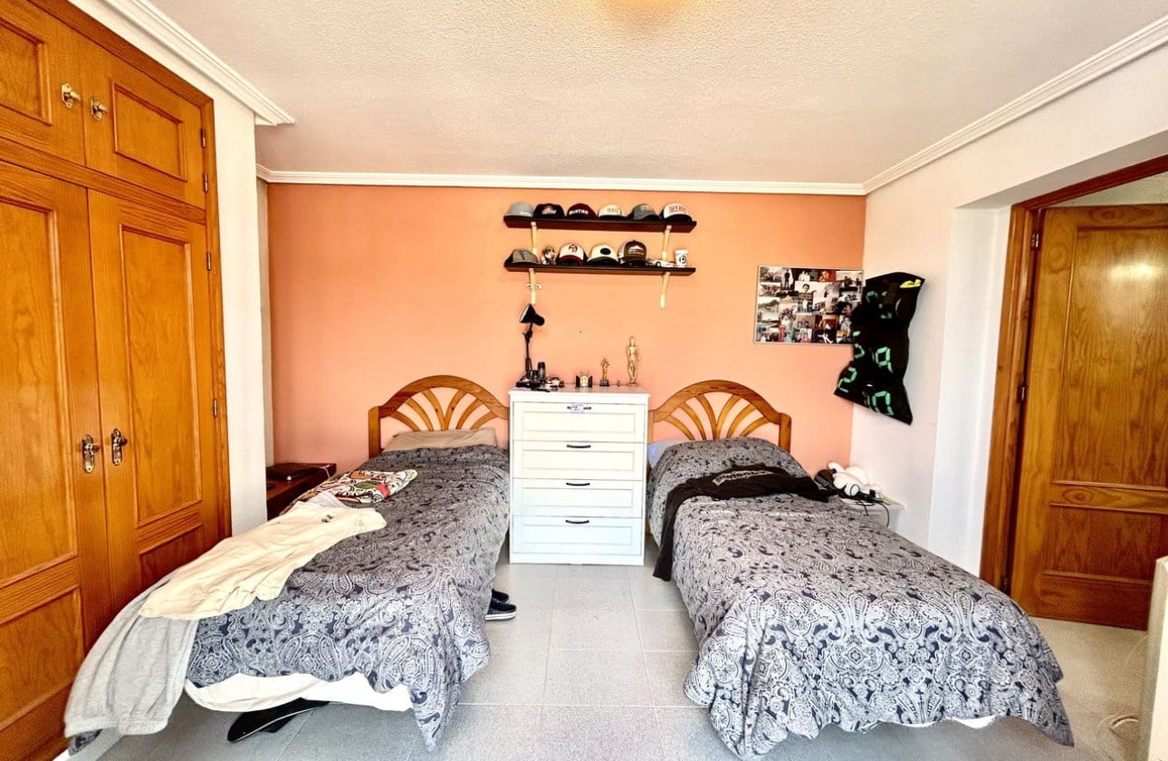 3 sovrum Villa till salu i La Zenia med pool - 630 000 € (Ref: 9799924)