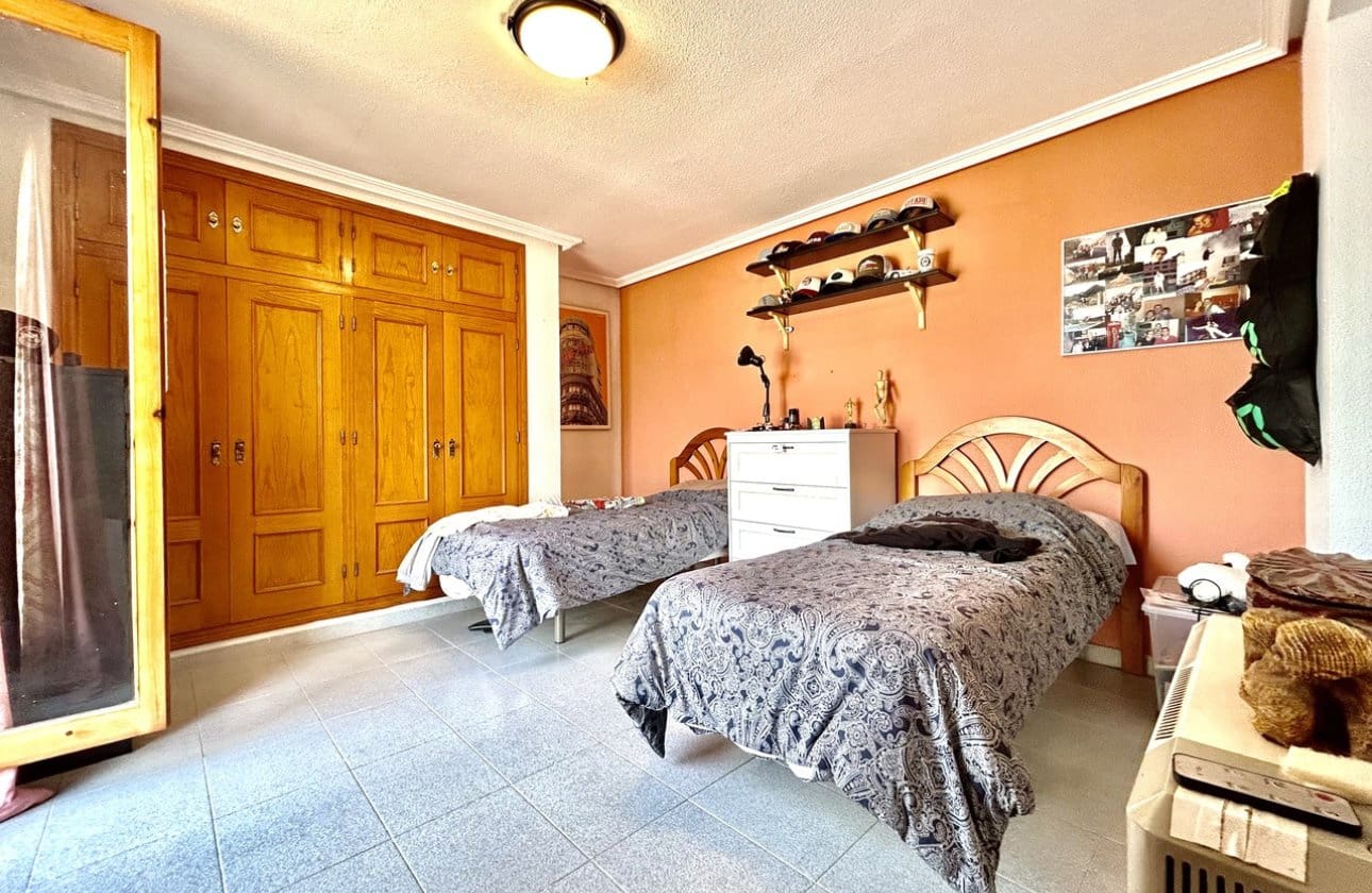 3 sovrum Villa till salu i La Zenia med pool - 630 000 € (Ref: 9799924)