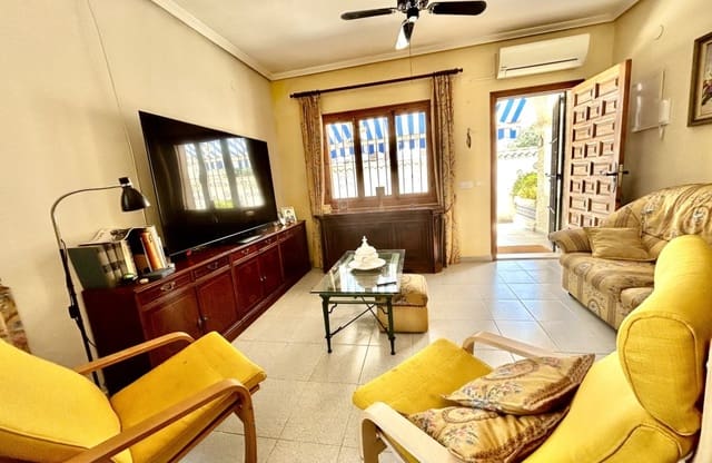 3 soveværelse Villa til salg i La Zenia, Orihuela med swimmingpool - € 630.000 (Ref: 9799924)