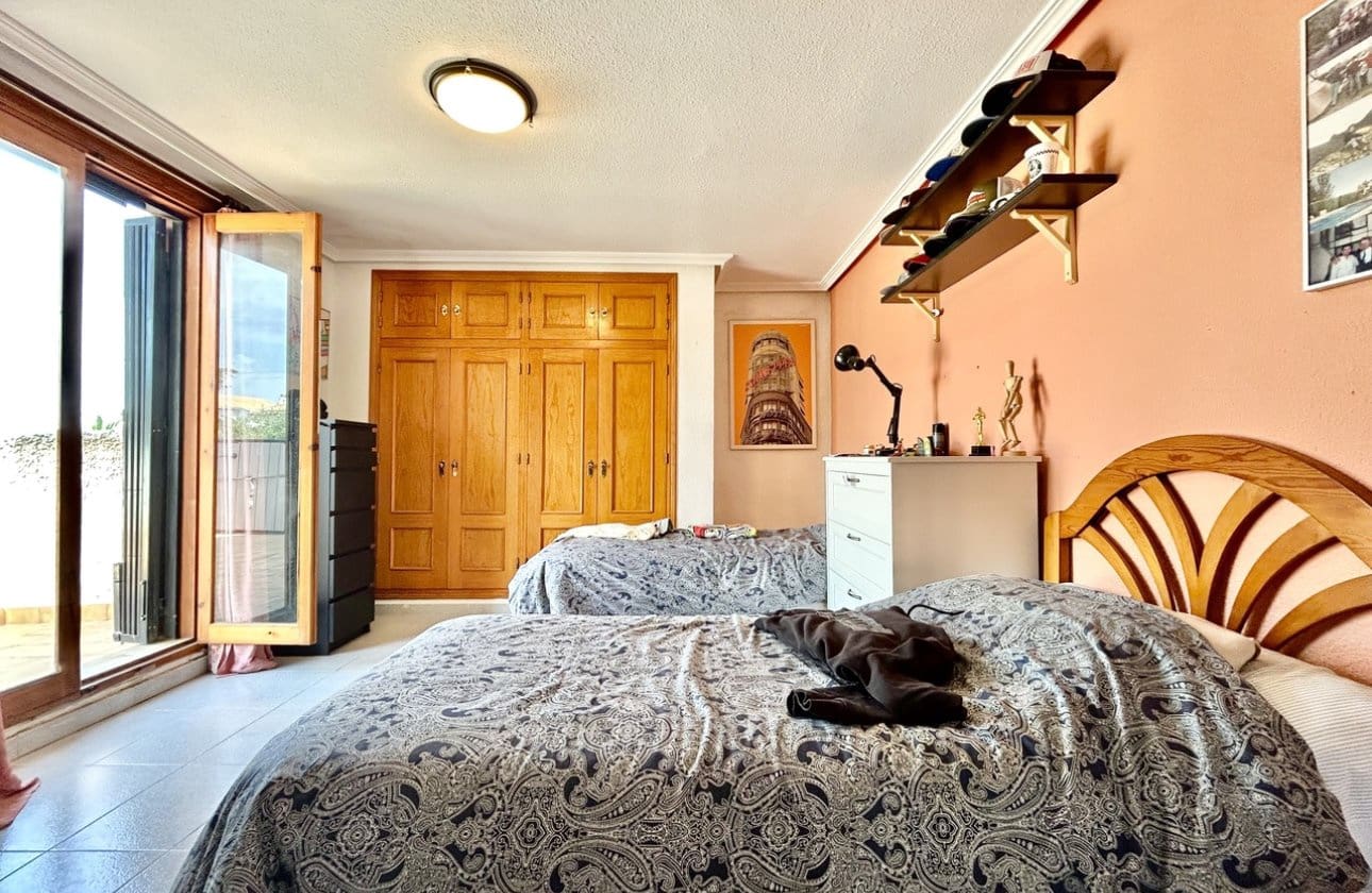 3 sovrum Villa till salu i La Zenia med pool - 630 000 € (Ref: 9799924)