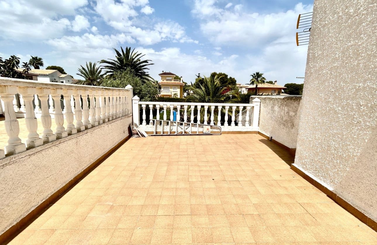 3 sovrum Villa till salu i La Zenia med pool - 630 000 € (Ref: 9799924)