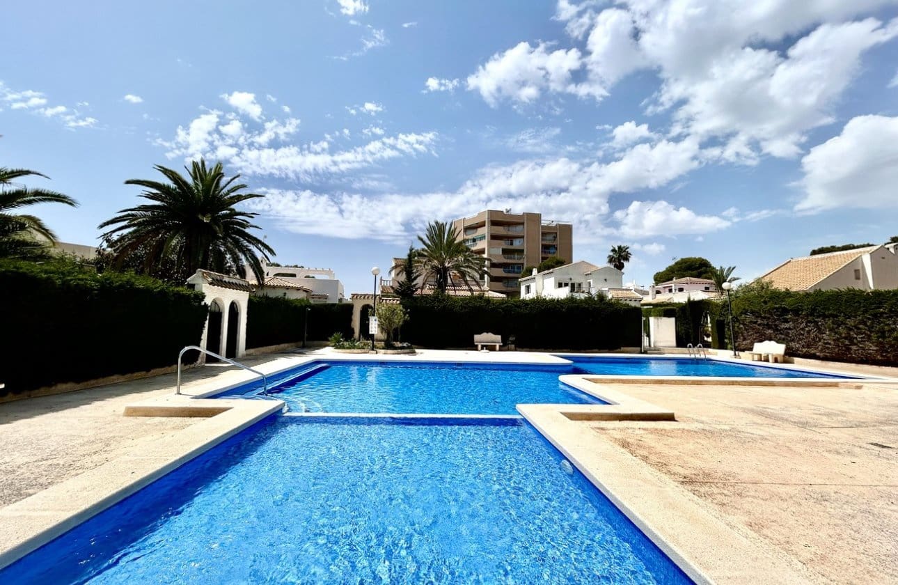 3 sovrum Villa till salu i La Zenia med pool - 630 000 € (Ref: 9799924)