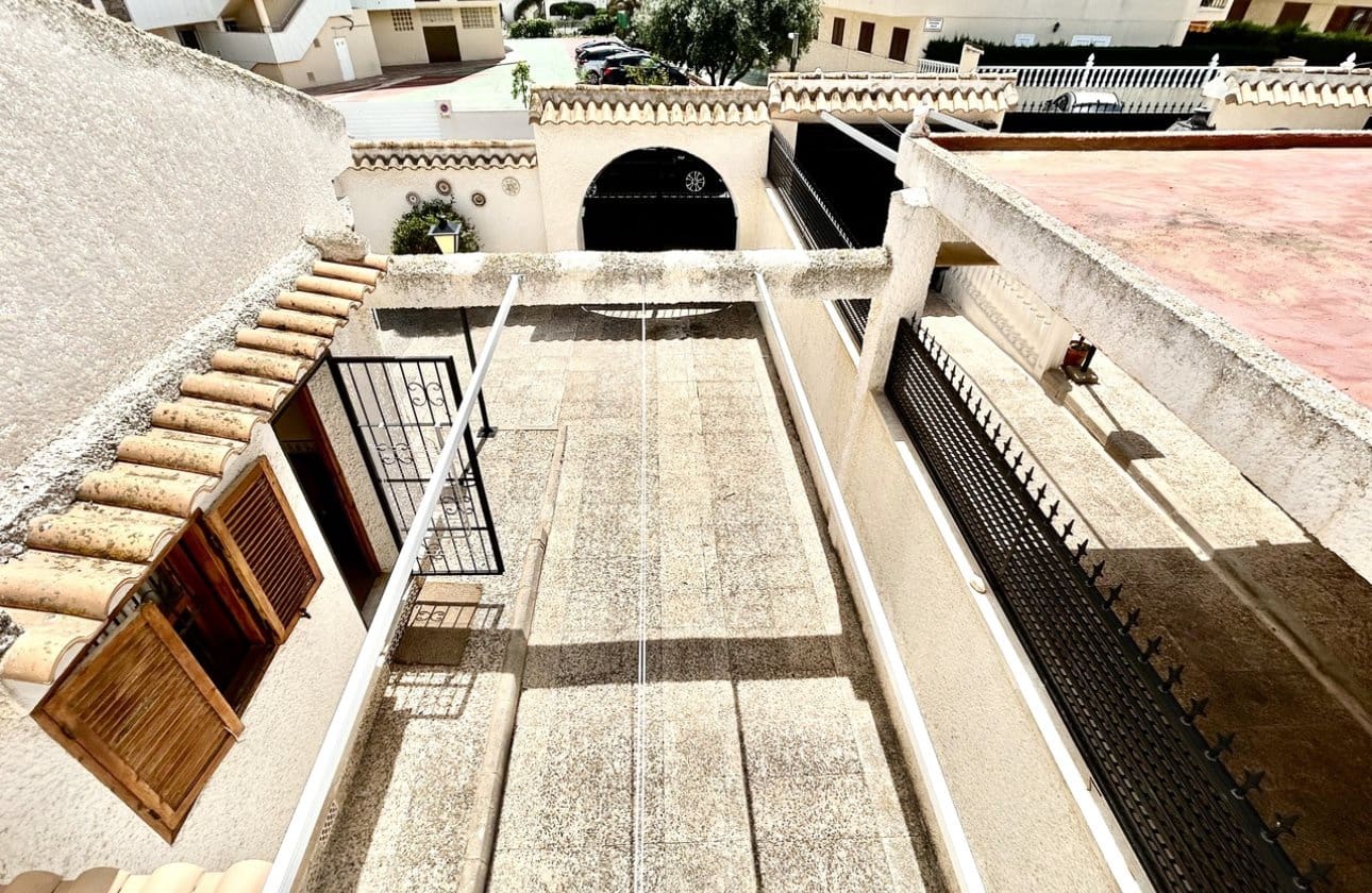 3 sovrum Villa till salu i La Zenia med pool - 630 000 € (Ref: 9799924)