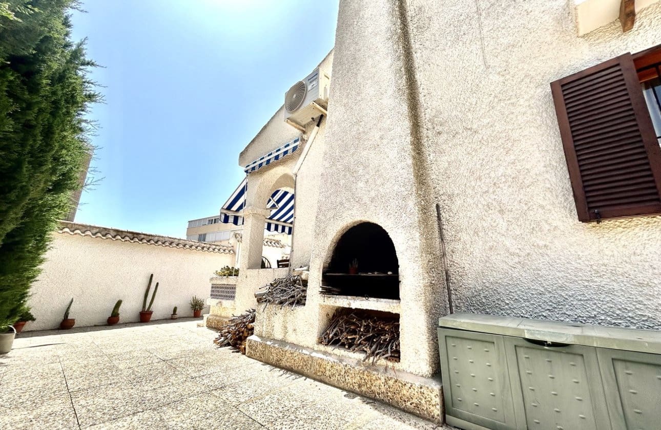 3 sovrum Villa till salu i La Zenia med pool - 630 000 € (Ref: 9799924)