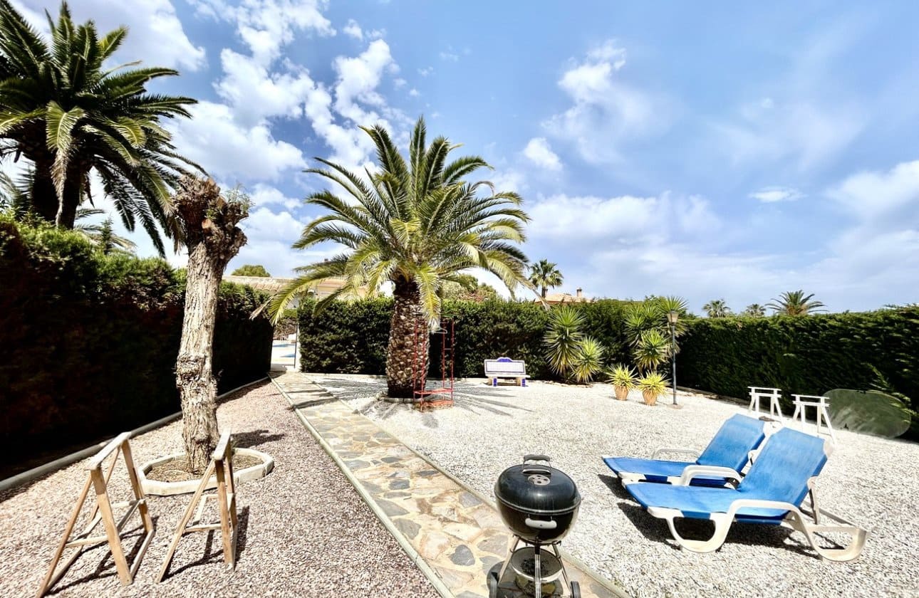 3 sovrum Villa till salu i La Zenia med pool - 630 000 € (Ref: 9799924)